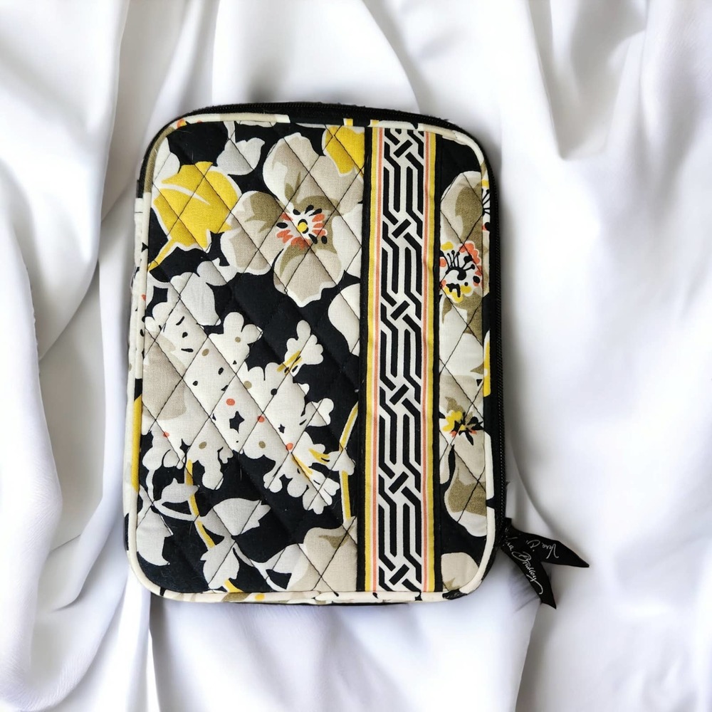 Vera Bradley Dogwood Tablet E-reader case sleeve 9x7